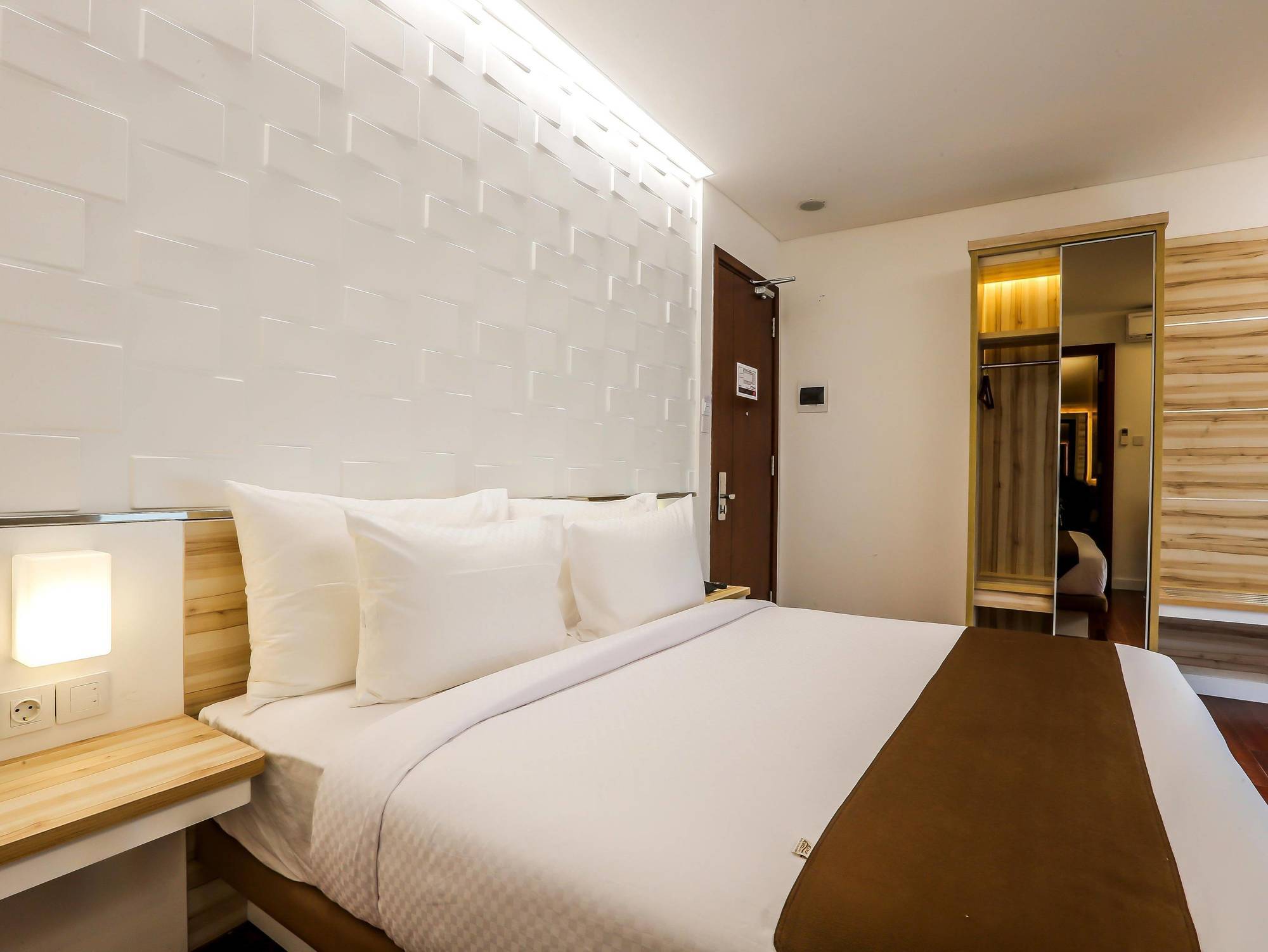 Alimar Hotel Malang Extérieur photo