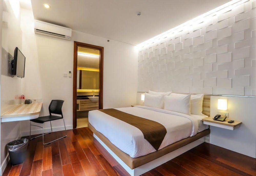 Alimar Hotel Malang Extérieur photo