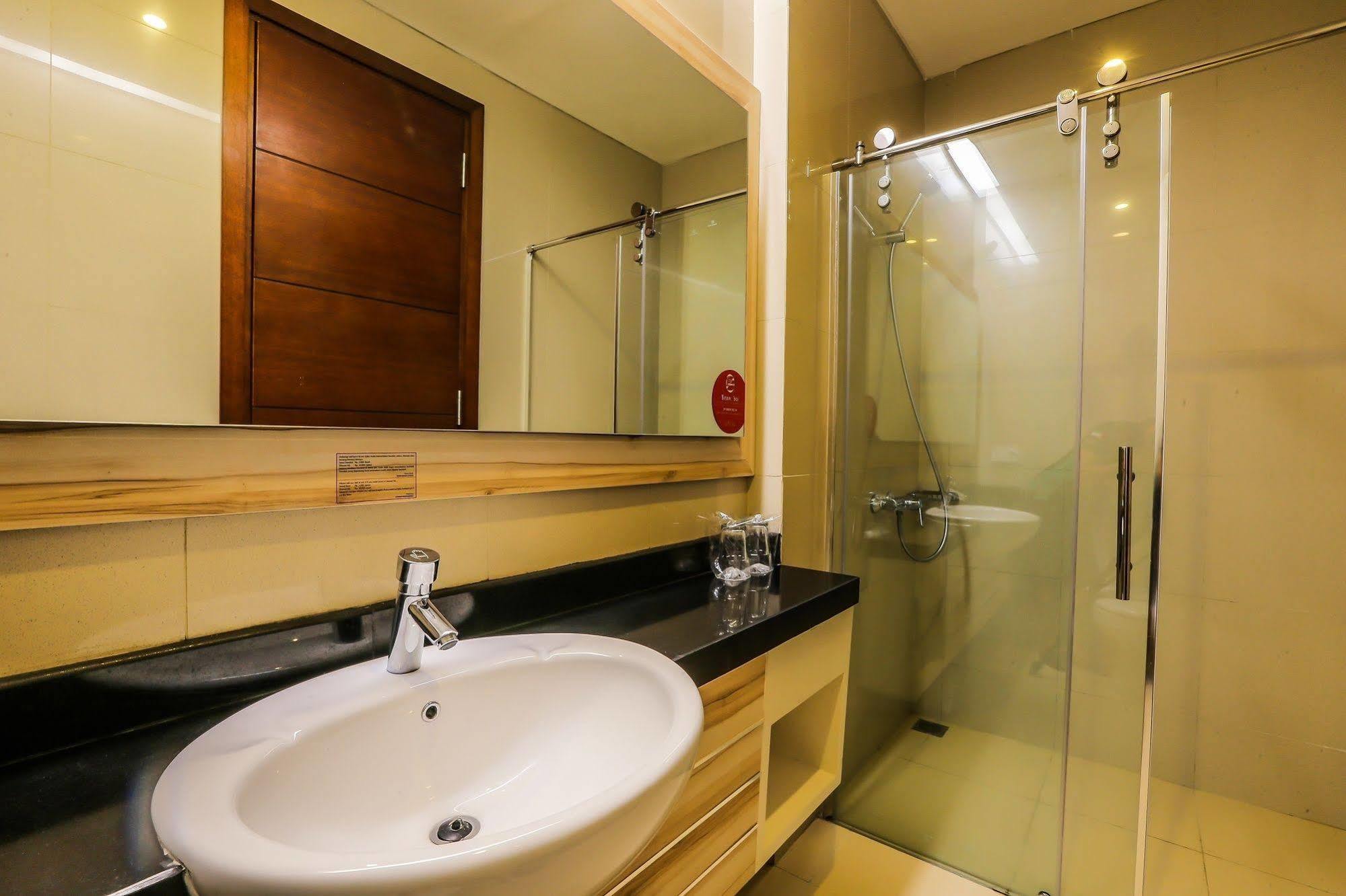 Alimar Hotel Malang Extérieur photo