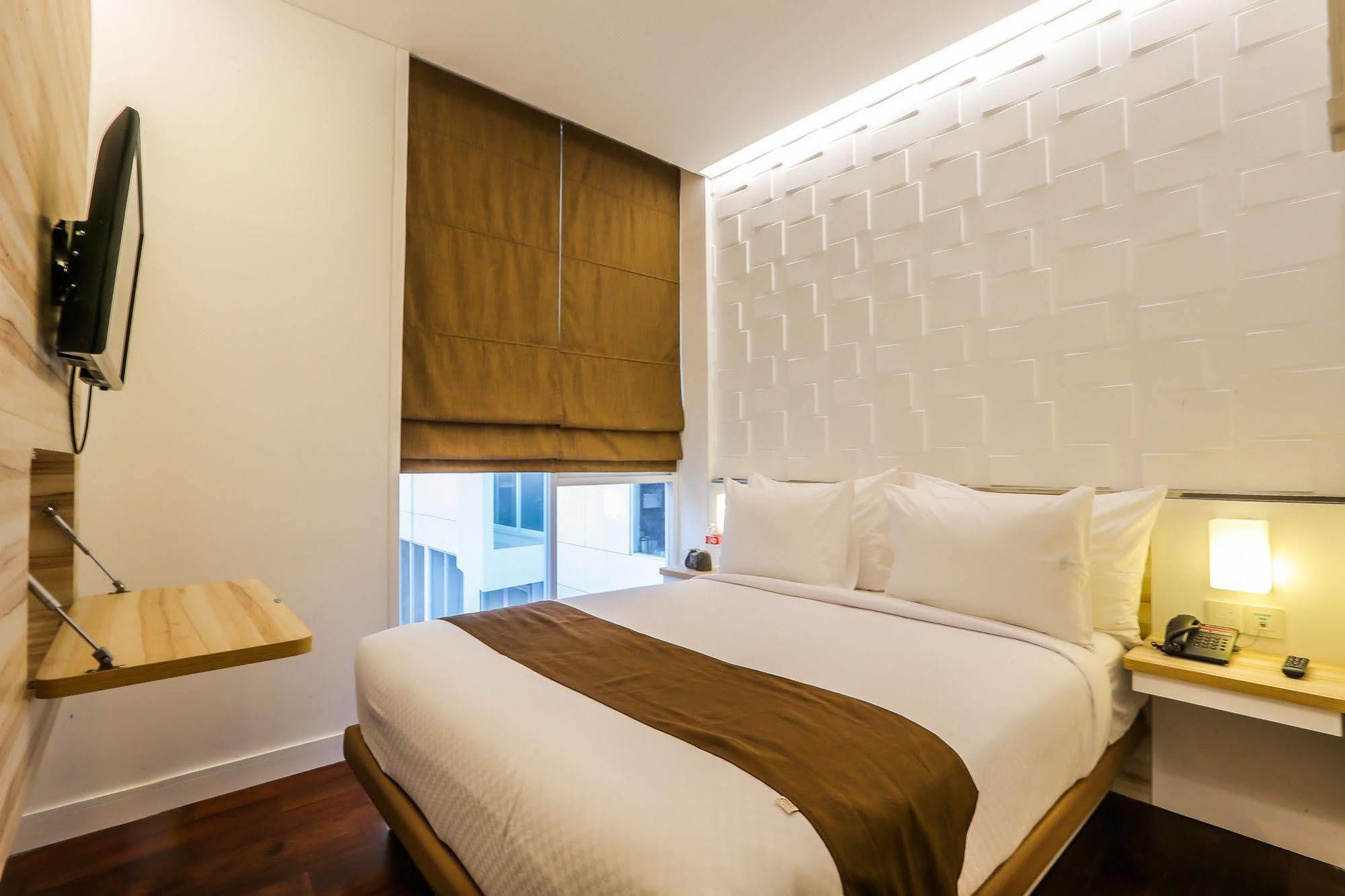 Alimar Hotel Malang Extérieur photo