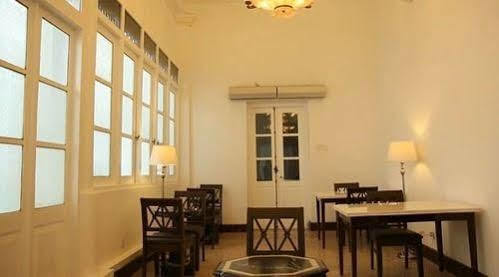 Alimar Hotel Malang Extérieur photo